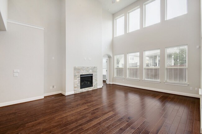 Living Area - 5644 Siragusa Dr