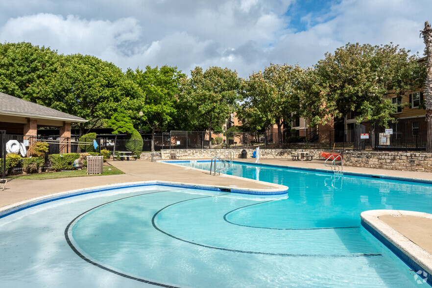 Primary Photo - Silver Springs Apartment Homes