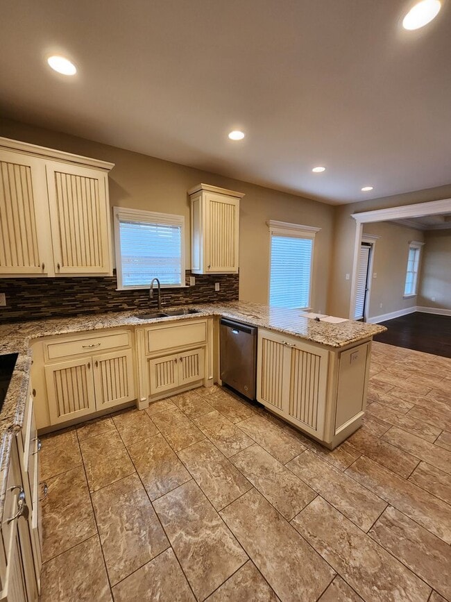 Building Photo - Stylish 3-Bedroom Home with Luxurious Features and Community Perks in Valdosta, GA