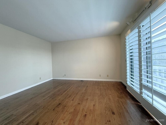 Building Photo - 165 Tiptoe Ln