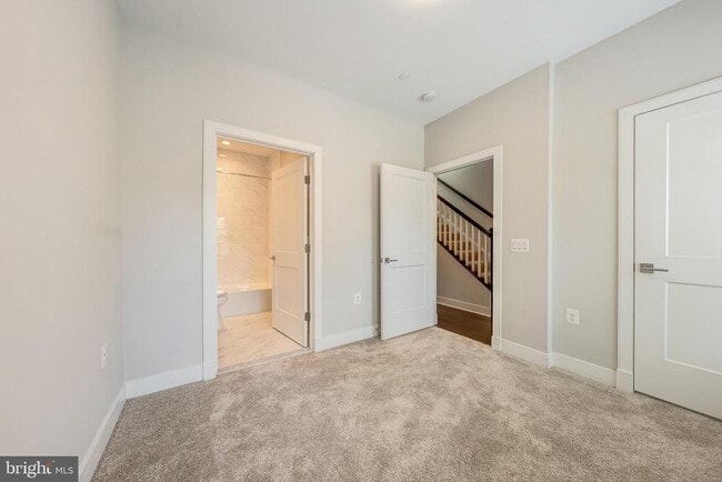 Building Photo - 10326 Grosvenor Pl