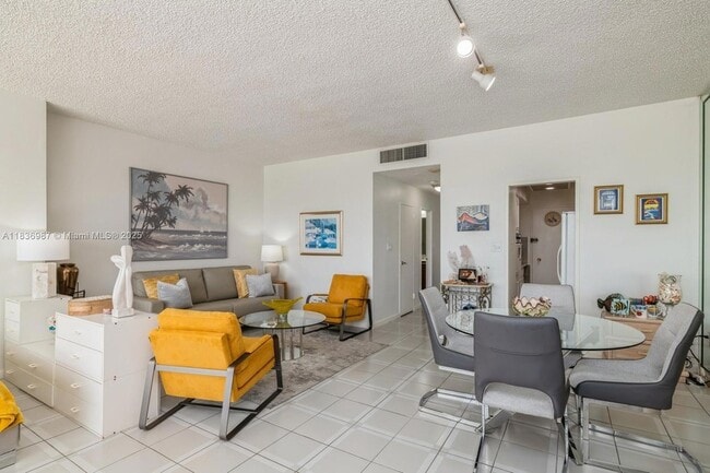 Building Photo - 4925 Collins Ave