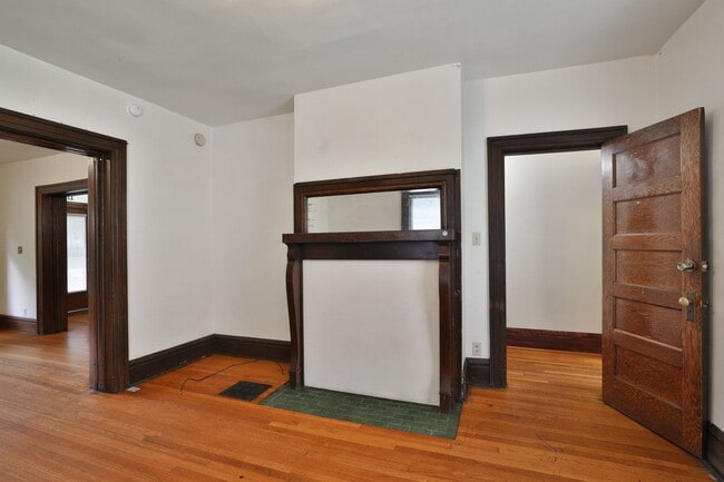 Building Photo - 117 E Lane Ave