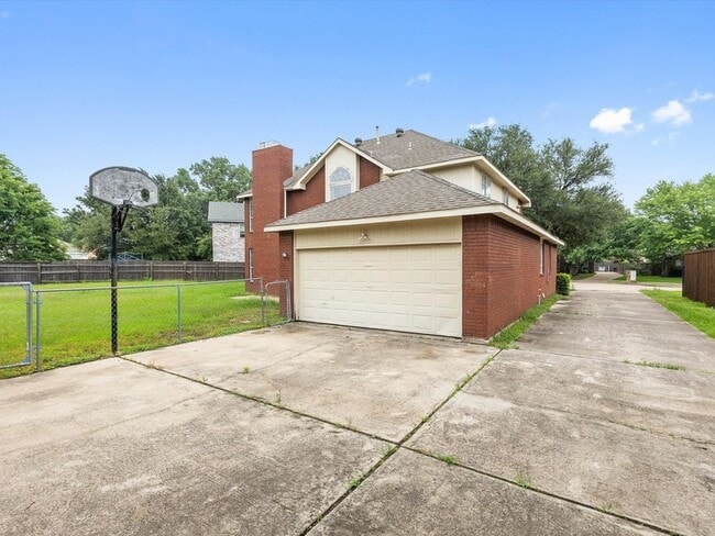 Building Photo - 205 Bayou Ct