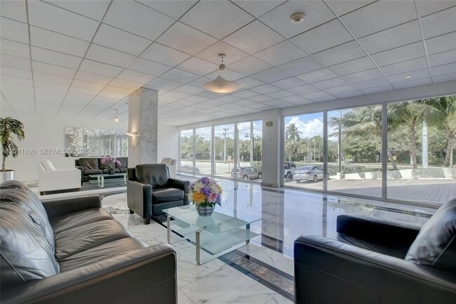 Building Photo - 3000 E Sunrise Blvd