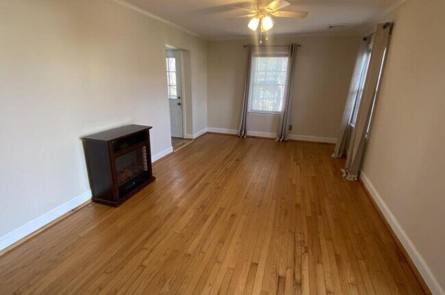 Building Photo - Brick Cape Cod Home in Campbell County