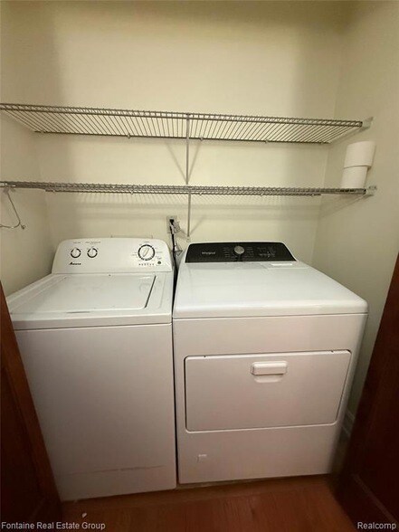 Building Photo - 107 W Grand River Ave