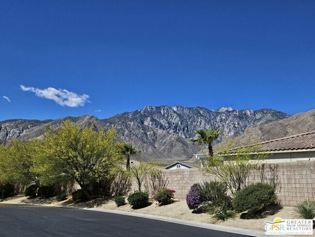 Building Photo - 755 Summit Dr