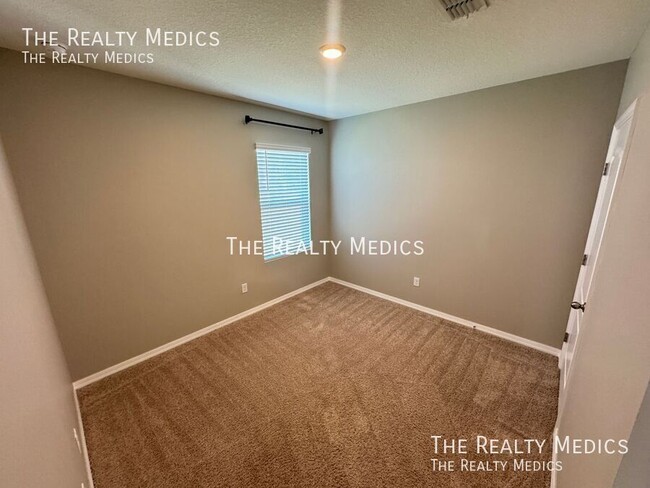 Building Photo - 404 Tanglewood Dr
