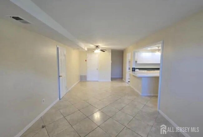 Building Photo - 334 College Dr