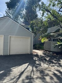 Building Photo - Single Level Lower Condo at Woodside Terrace