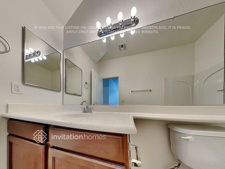 Building Photo - 10049 E Impala Ave