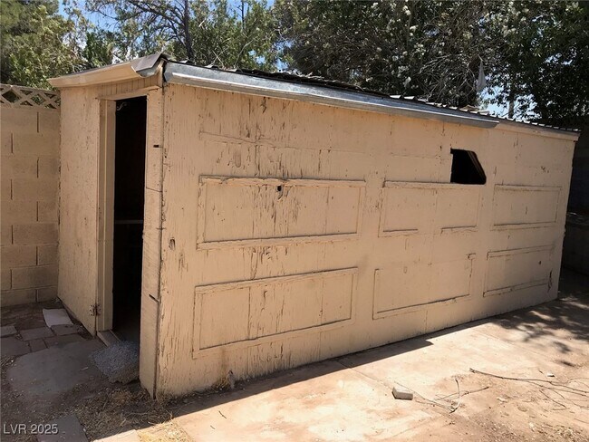 Building Photo - 1700 N Timber Ln