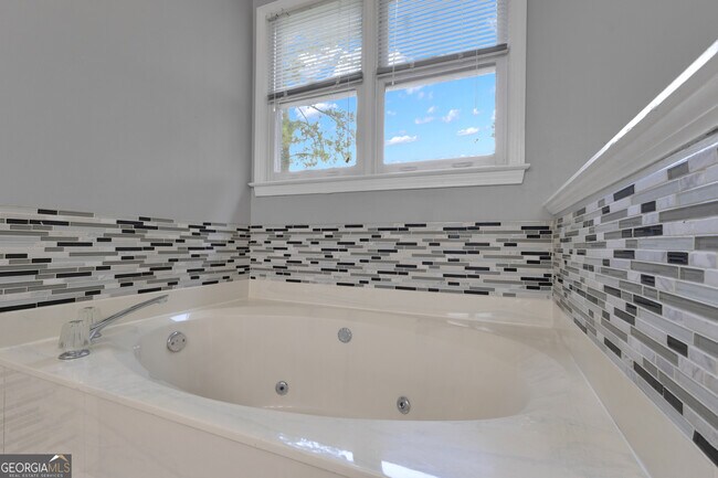 Building Photo - 115 Rockhurst Chase