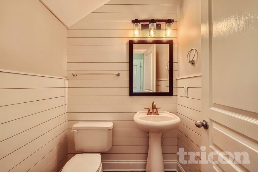 Building Photo - 303 Trillium St NW