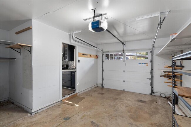 Building Photo - 1800 Romford Dr
