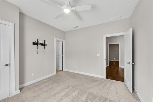 Building Photo - 427 Retreat Ln