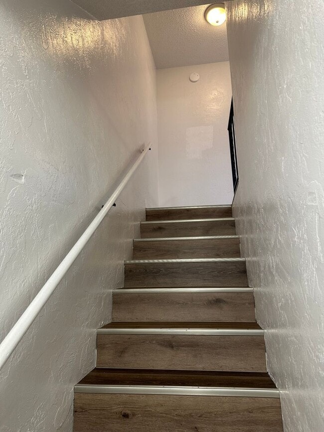 Building Photo - Updated 2 bedroom, 1 bath with garage!
