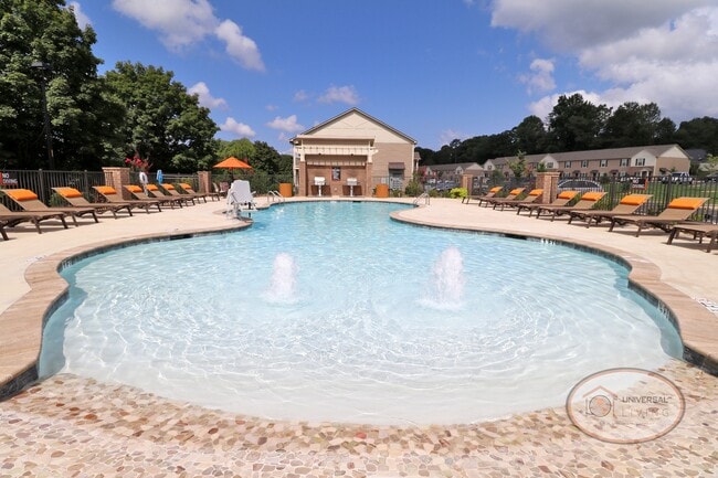 Zero-Entry Pool - Universal at Lakewood