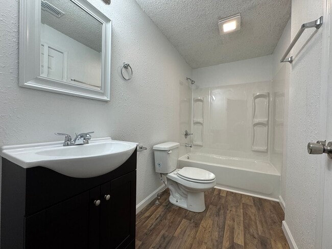 Building Photo - Rent to Own this beautiful 4 Bedroom 2 Ful...