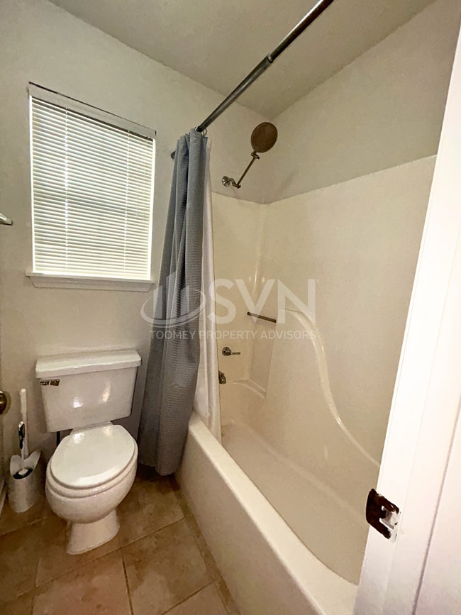 Building Photo - 200 Parma Dr