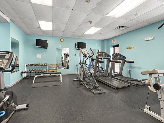 Building Photo - 301 Harbour Town Dr