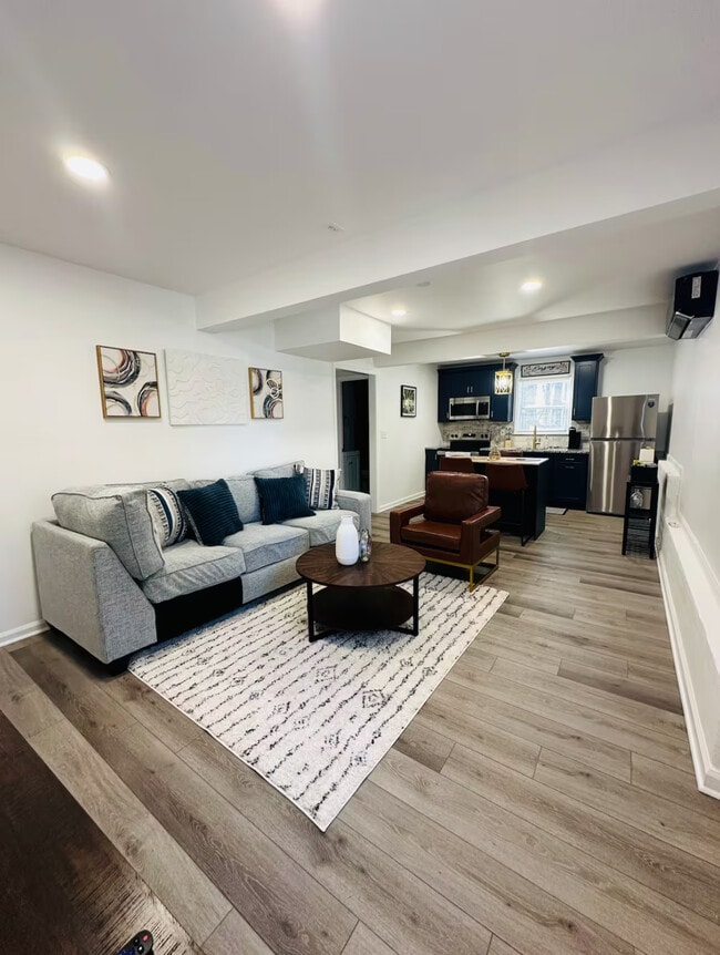 Building Photo - 2700 Pine Log Way