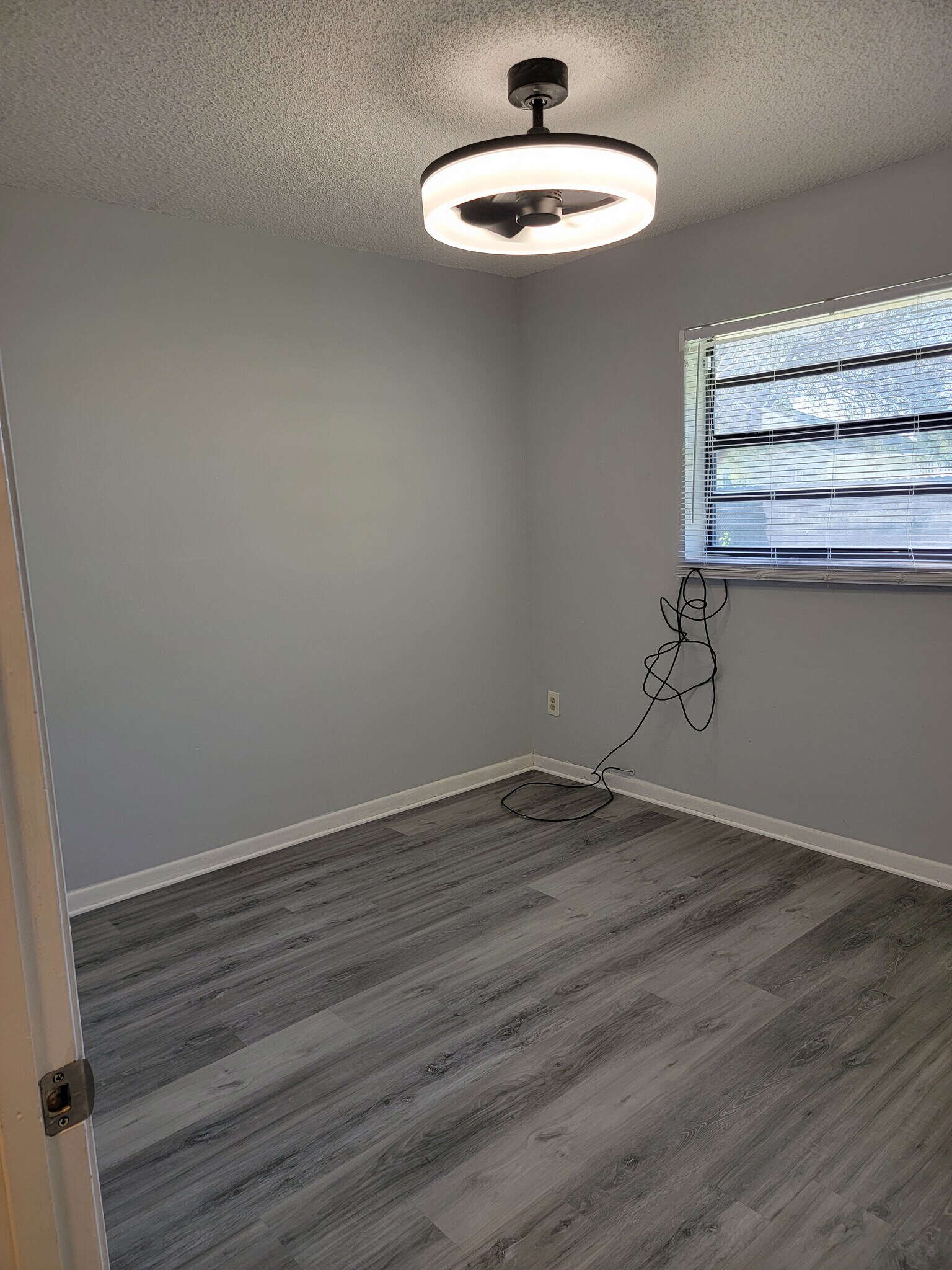 3rd Bedroom with Brand new ceiling fan/light - 3621 NW 193rd St