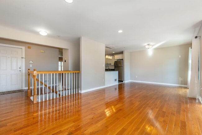 Building Photo - 19 Legend Hills Dr