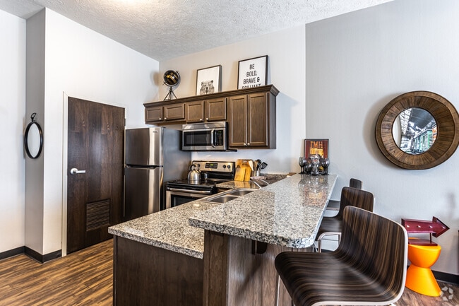1BR, 1BA - 663 SF - Bear Village