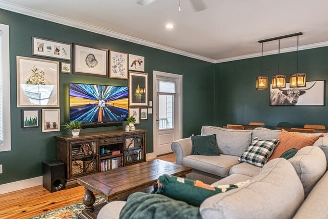 Building Photo - 420 Manning Square