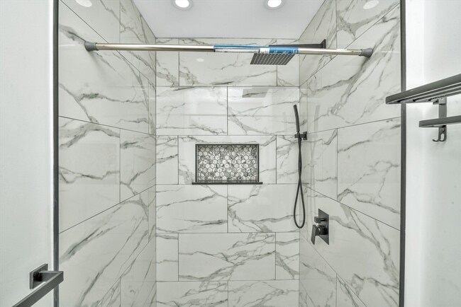 Building Photo - 9 A Ruthven St