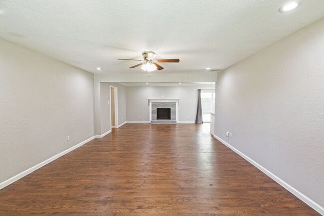 Building Photo - 304 S Grove Rd