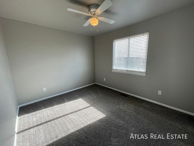 Building Photo - 5566 Vermillion Bluffs Dr