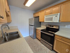 Building Photo - Spacious 2-Bedroom, 2-Bath Top-Floor Unit ...