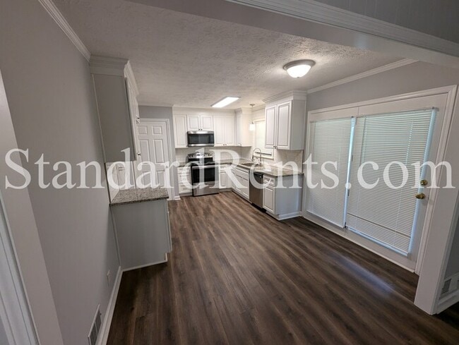 Building Photo - 2591 Kings Cir NW
