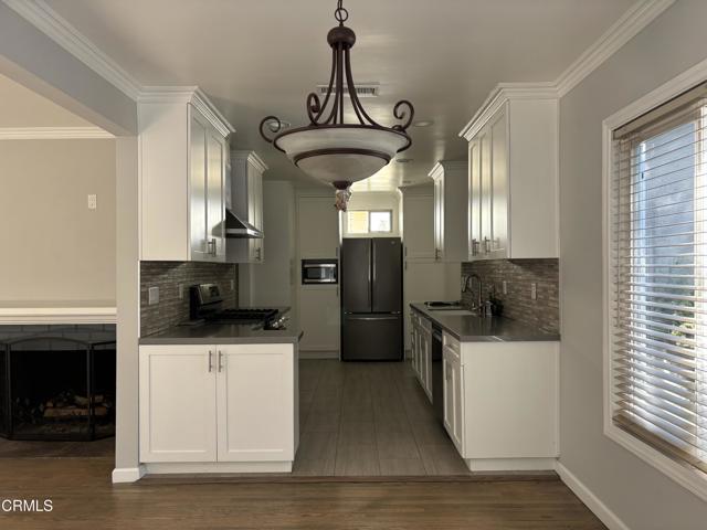 Building Photo - 3002 Manhattan Ave