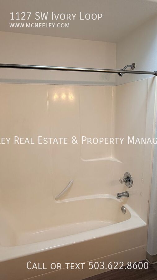 Building Photo - 1127 SW Ivory Loop