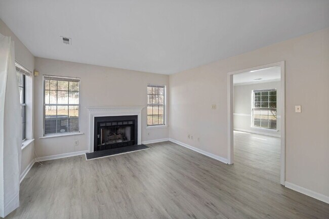 Building Photo - Experience a comfortable 3-bedroom, 3-bathroom single-family house.