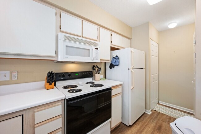 Building Photo - 270 Pinehurst Ln
