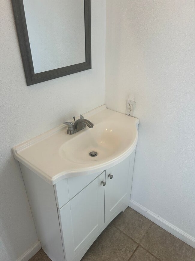 Building Photo - 3bd/2ba unit on Poipu Rd