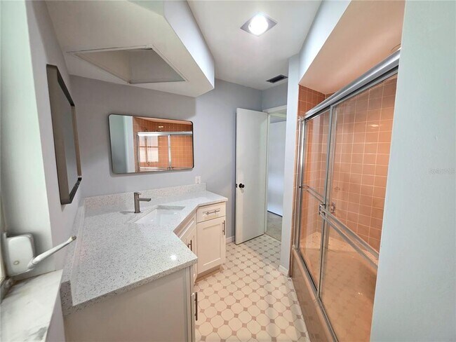 Building Photo - 1379 Cambridge Dr