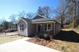 Building Photo - 619 Flynwood Pl SW