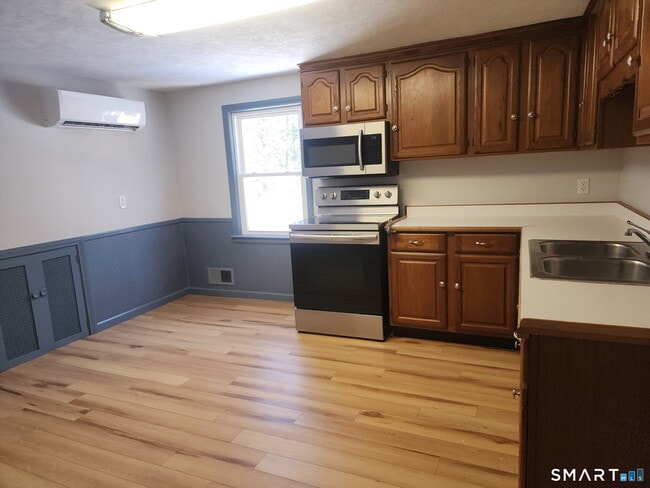 Building Photo - 81 Middlefield St