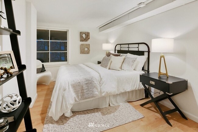 Building Photo - Charming 4BR 2BA Craftsman in Laurelhurst ...