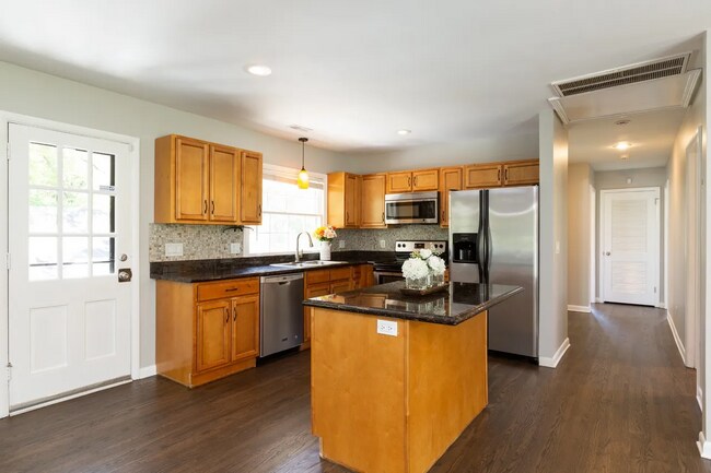 Building Photo - 4417 Saunders Ave