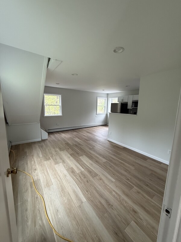 Building Photo - 1050 Lucas Ave Ext