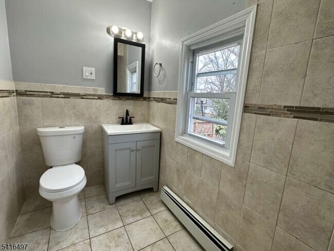 Building Photo - 136 Raritan Rd