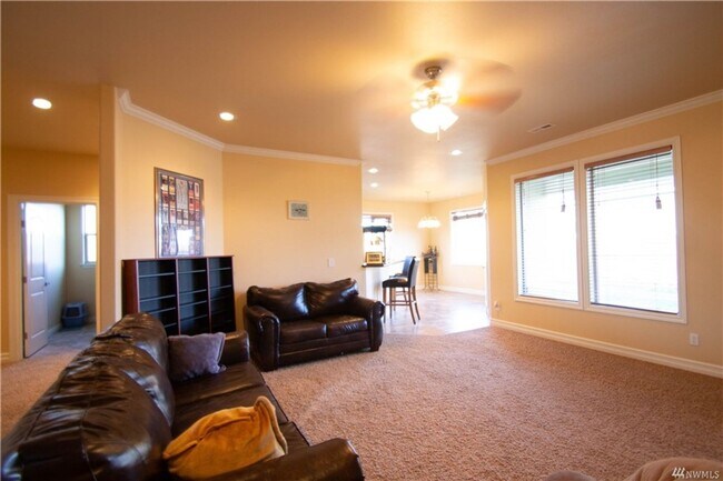 Building Photo - 523 N Paxson Dr