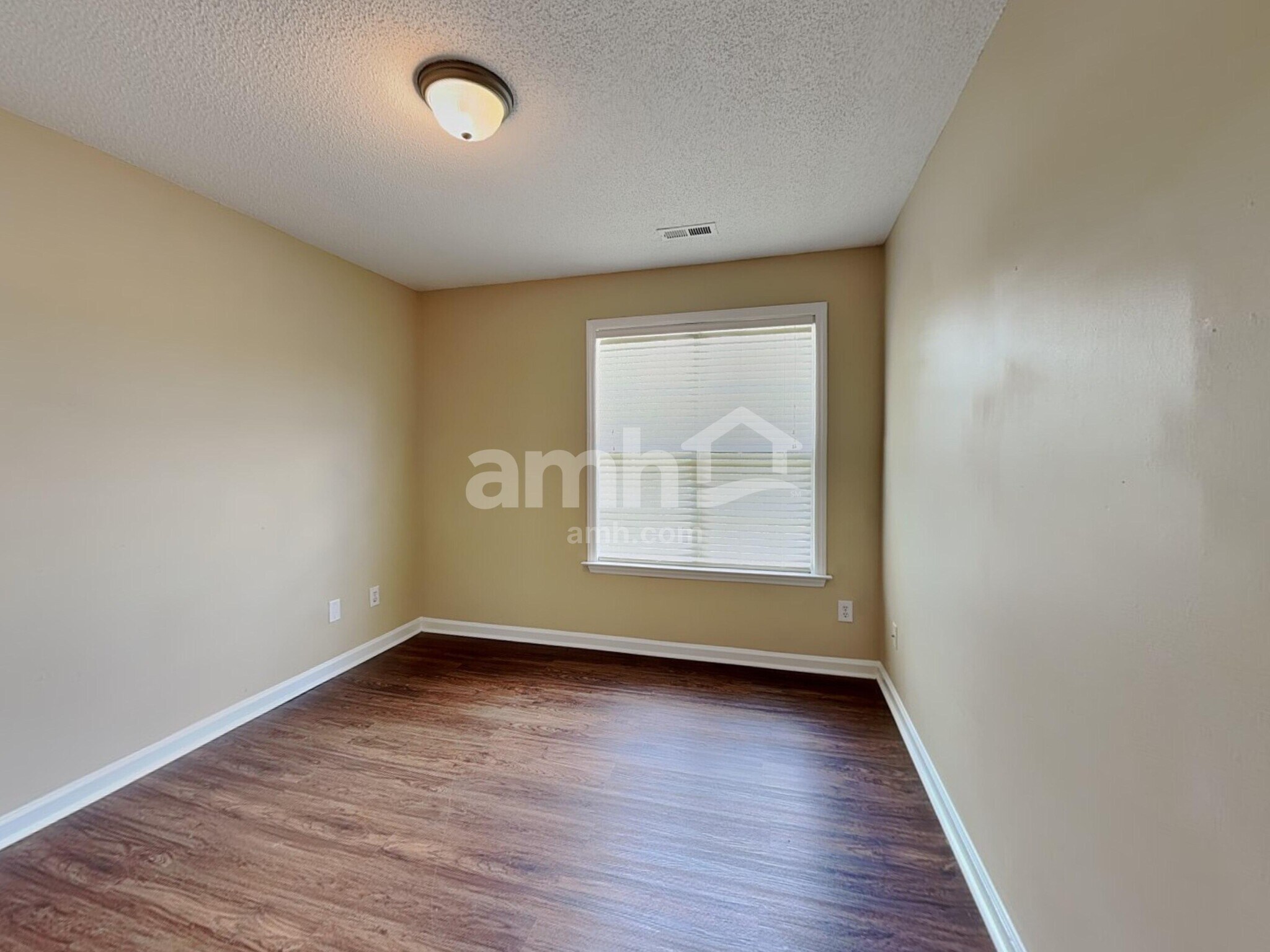 Building Photo - 100 Creekbank Ct